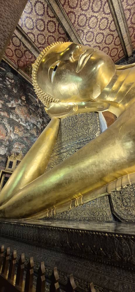 Reclining Buddha Wat Pho on Bangkok Old Town free walking tour – พระนอนวัดโพธิ์ ทัวร์เดินเมืองเก่ากรุงเทพฯ